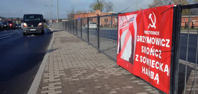 Na ulicach Olsztyna pojawiły się banery z sierpem i młotem [ZDJĘCIA]