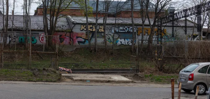 Wykonawca prac torowych nieodpowiednio oznaczył teren na Zatorzu? PKP PLK wyjaśniają