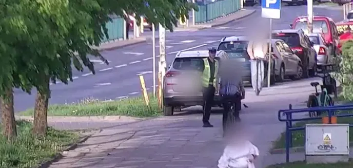 Osiedle Jaroty. 56-latek jechał zygzakiem na rowerze. Wydmuchał 2,5 promila [WIDEO]