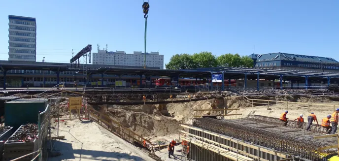 Na stacji Olsztyn Główny powstaje nowy peron i tunel na Zatorze [ZDJĘCIA]