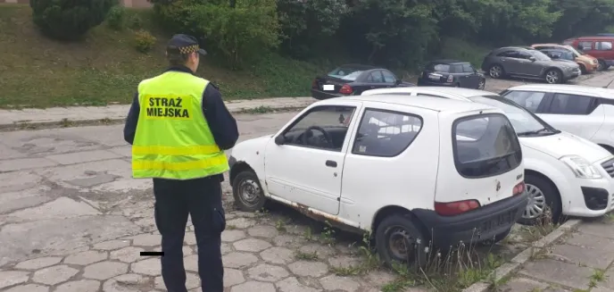 Kolejny wrak fiata seicento zniknął z ulic Olsztyna. Tym razem z ul. Kołobrzeskiej [ZDJĘCIA]