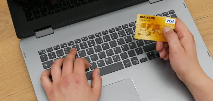 28-latek sprzedawał towary, których nie posiadał. Oszukał 17 osób na kwotę 76 tys. zł