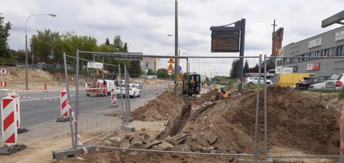 Kierownik budowy na ul. Wyszyńskiego w Olsztynie nie oznakował prac. Interweniowali strażnicy miejscy [ZDJĘCIA]