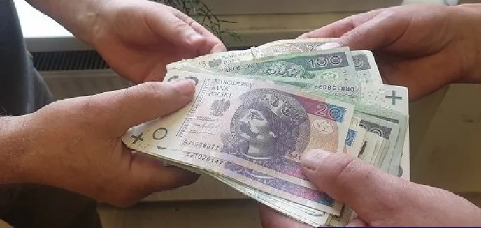 63-letni olsztynianin znalazł w pozostawionym pudełku kopertę z kwotą ponad 30 tys. zł!