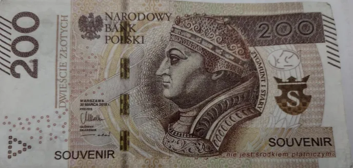 22-latek z Olsztyna płacił za zakupy banknotem z napisem... souvenir