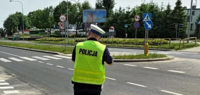 Długi weekend na drogach powiatu olsztyńskiego. 22-latek jechał hulajnogą z dwoma promilami alkoholu we krwi