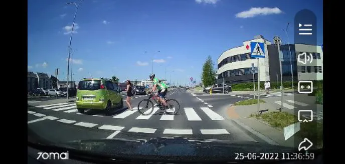 Niebezpieczne zdarzenie na przejściu dla pieszych na olsztyńskich Jarotach [WIDEO]