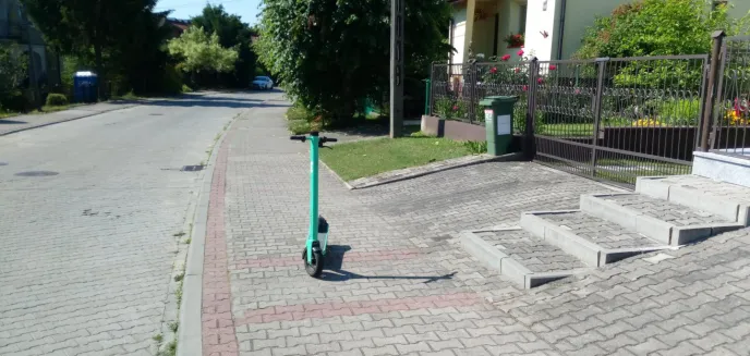 Straż miejska odholowała hulajnogę z ul. Strąkowej  w Olsztynie