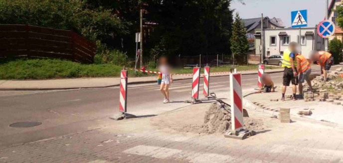Artykuł: Zdemontowali chodnik na ul. Mroza, ale prac nie oznaczyli. Interweniowali strażnicy miejscy