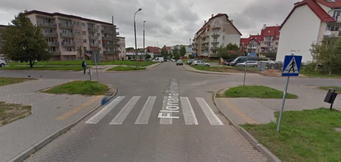 Pijany jak bela jechał traktorkiem całą szerokością ul. Piotrowskiego w Olsztynie