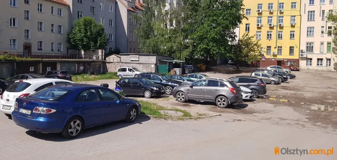 Radny Mirosław Arczak chciał płatnych ''klepisk'' w centrum. Znamy odpowiedź Piotra Grzymowicza w tej sprawie