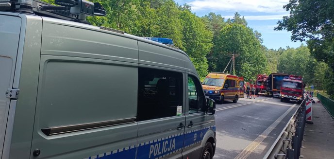 Artykuł: Trasa Olsztyn-Ostróda zablokowana. Na DK 16 ciężarówka zderzyła się z dźwigiem