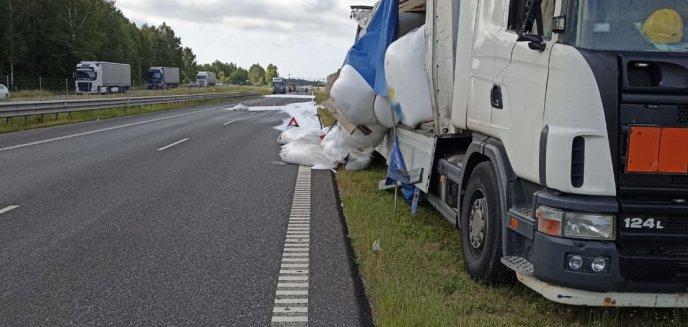 Artykuł: Na drodze S7 pod Olsztynkiem zderzyły się dwie ciężarówki