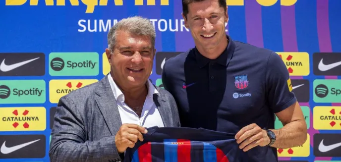 Eksperci z UWM: Transfer Lewandowskiego do Barcelony to marketingowy majstersztyk!