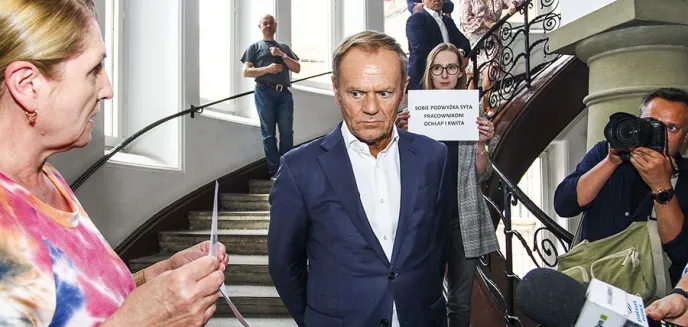 Donald Tusk nie będzie miło wspominał wizyty w Olsztynie? Incydent w urzędzie miasta i na Ukielu [ZDJĘCIA, WIDEO]