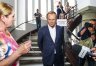 Donald Tusk wśród protestujących pracowników ratusza
