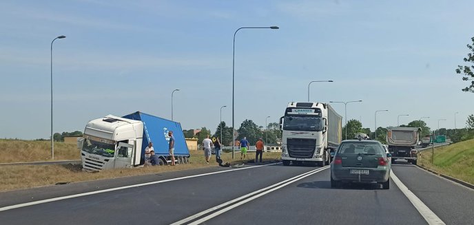 Artykuł: DK 16. Kolizja z udziałem trzech samochodów ciężarowych pod Barczewem