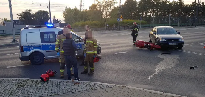 Kierowca forda potrącił 53-latka na skuterze [ZDJĘCIA]