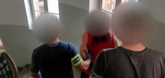 Małżeństwo z Olsztyna udawało policjantów. 54-latka i 52-latek wpadli na gorącym uczynku [WIDEO]