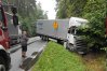 Na al. Wojska Polskiego kierowca wjechał ciężarówką do rowu