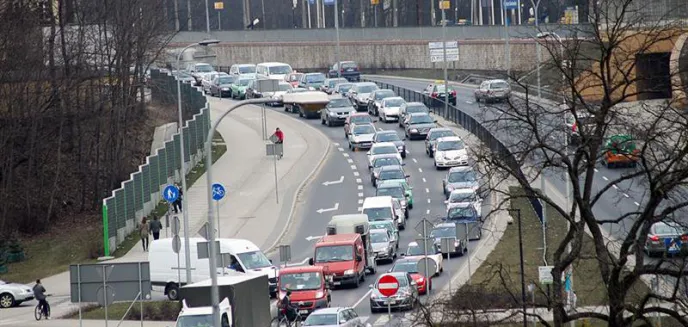 Dzieci wróciły do szkoły, na ulice Olsztyna wróciły korki