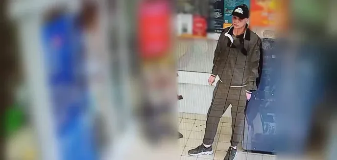 Zrobił coś oburzającego w Biedronce, a wszystko nagrały kamery monitoringu [WIDEO]