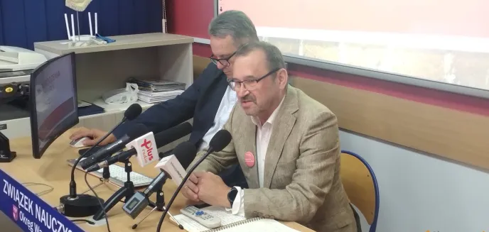 ZNP walczy o wyższe zarobki. Rusza pogotowie protestacyjne