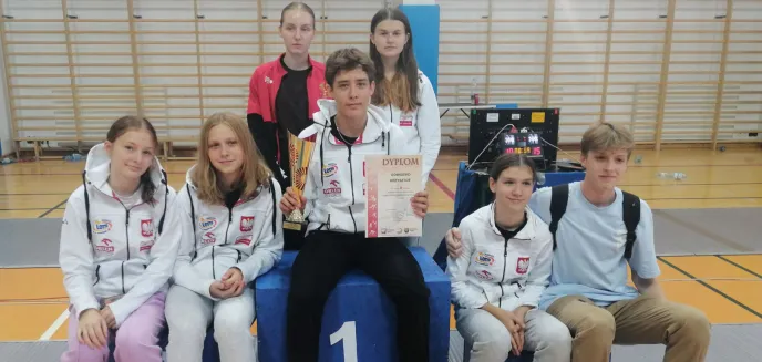 Szermierka. Krzysztof Dowgierd z UKS Hajduczek Olsztyn na podium I Pucharu Polski juniorów młodszych w szabli