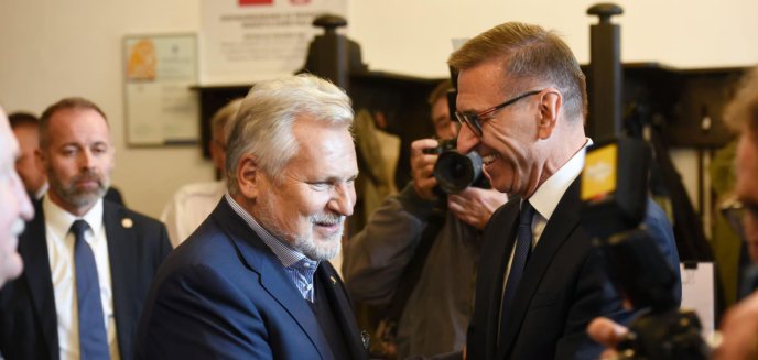 Były prezydent RP, Aleksander Kwaśniewski otrzymał w Olsztynie nagrodę za całokształt działalności dziennikarskiej i redakcyjnej