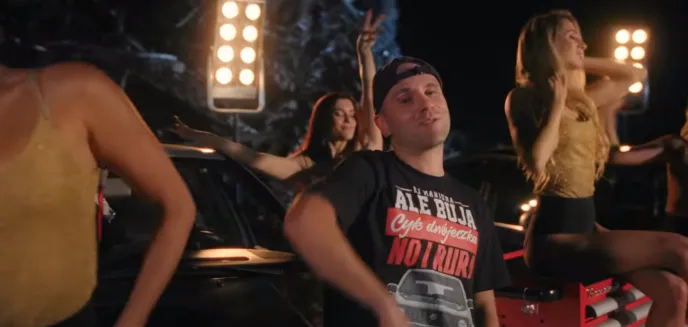 ''Wyprzedzam skody, ople...''. Zespół disco-polo z Olsztyna nagrał kolejny hit? [WIDEO]