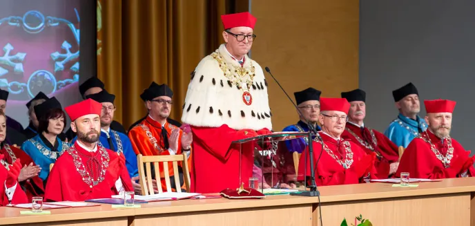 Największa uczelnia w Olsztynie wznawia zajęcia. ''Najbliższy rok akademicki nie będzie łatwy'' [WIDEO]
