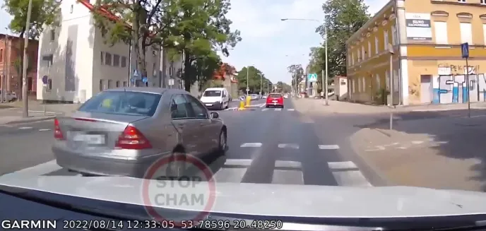 W tym miejscu na al. Wojska Polskiego notorycznie łamią przepisy [WIDEO]