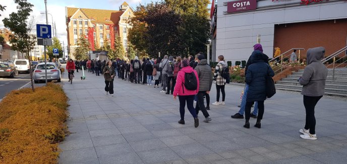 Ogromne kolejki po bilety na komunikację miejską w Olsztynie