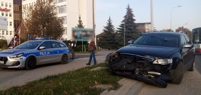25-latka kierująca volkswagenem zderzyła się z autobusem przy Europa Center