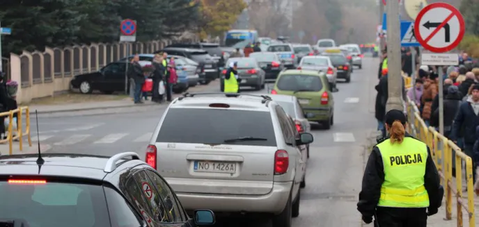 Wszystkich Świętych 2022. Policja zapowiada na drogach wzmożone kontrole