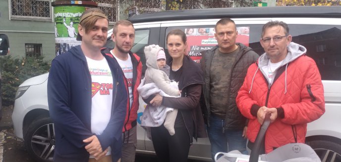 Ruszyli pieszo w Polskę, by ratować dziecko. Teraz walczą o innych