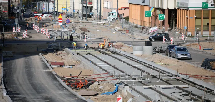 Rozkopane centrum Olsztyna. Jak wygląda budowa nowej nitki tramwajowej? [ZDJĘCIA]