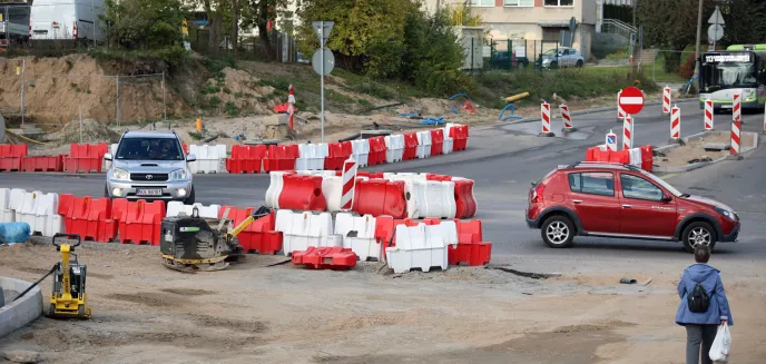 Rozkopy i tymczasowe ronda - tak wygląda budowa II linii tramwajowej między Pojezierzem, Kormoranem i  osiedlem Mazurskim [ZDJĘCIA]