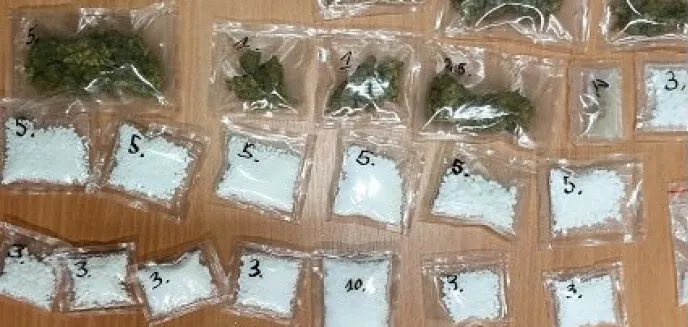 32-latek na olsztyńskim Zatorzu pocił się jak mysz przy policjantach. Miał powód