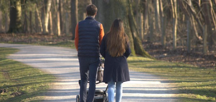 Artykuł: 36-letni rodzice z Olsztyna mieli problem z utrzymaniem równowagi, a w wózku prowadzili roczne dziecko