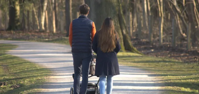 36-letni rodzice z Olsztyna mieli problem z utrzymaniem równowagi, a w wózku prowadzili roczne dziecko