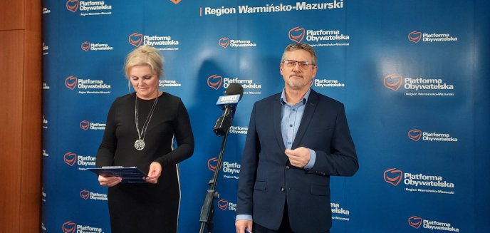 Konferencja wiceprezydent Olsztyna, Ewy Kaliszuk, oraz posła Janusza Cichonia. ''Pozabudżetowe wydatki doprowadzą do ruiny finanse państwa''