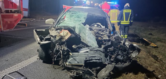Artykuł: Tragiczny wypadek na wyjeździe z Olsztyna z udziałem auta Poczty Polskiej [ZDJĘCIA]