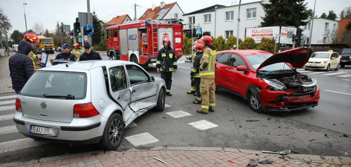 Utrudnienia na ulicy Bałtyckiej w Olsztynie. Zderzyły się tam dwa pojazdy [ZDJĘCIA]