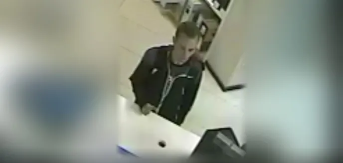 Żył wykwintnie na czyjś koszt. Teraz szuka go policja [WIDEO]