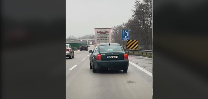 Obywatel Ukrainy nagrał niecodzienną sytuację na jednej z dróg w Polsce. Auto z Działdowa hitem TikToka [WIDEO]