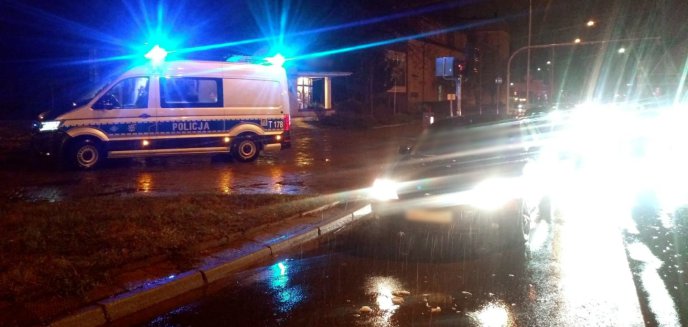 Kierowca forda nie zauważył 15-latka na przejściu dla pieszych w centrum Olsztyna