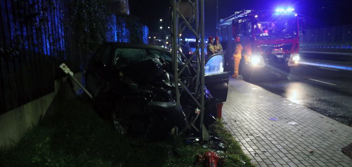 Artykuł: Kierowca BMW uderzył w hydrant na al. Sikorskiego w Olsztynie. Są nowe fakty