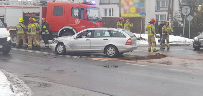 Na ul. Bałtyckiej w Olsztynie 69-letni kierowca mercedesa zderzył się z nissanem