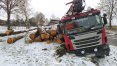 Na DK 51 kierowca ciężąrówki wjechał do rowu